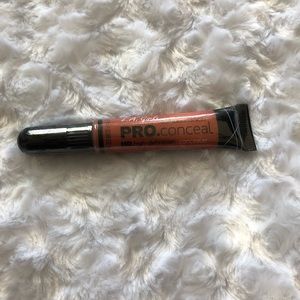 LA girl PRO.conceal in Orange Corrector